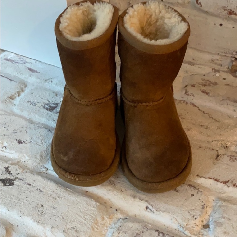 UGG - Toddler Size 8